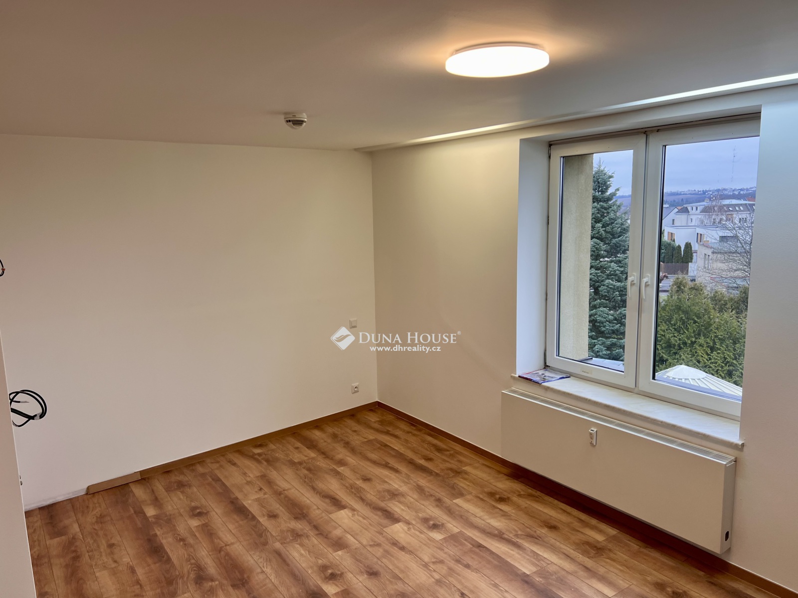 For sale flat, Suchdolské náměstí, Praha 6 Suchdol