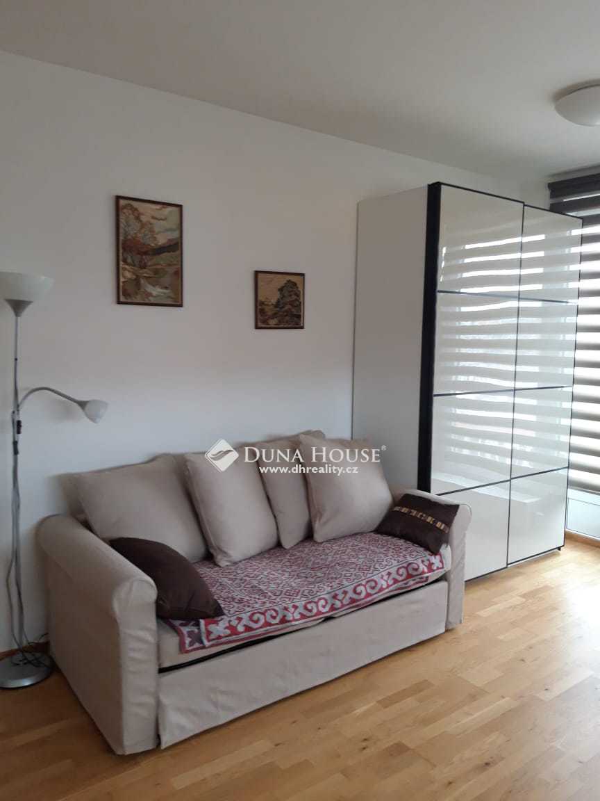 For rent flat, U Roháčových Kasáren, Praha 10 Vršovice